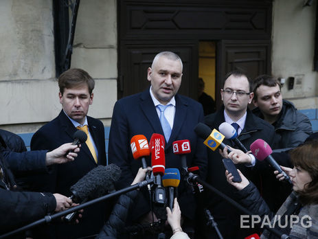 Фейгин (в центре) заявил, что Савченко вернется в Украину не раньше конца мая