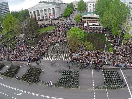 В этом году на неподконтрольных Украине территориях боевики вновь планируют провести военные парады