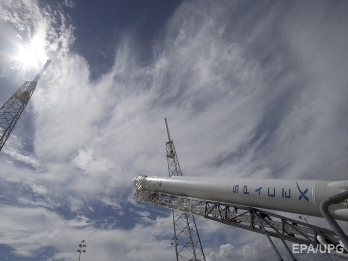  SpaceX опубликовала новые кадры приземления Falcon 9, заснятые с плавучей посадочной платформы. Видео