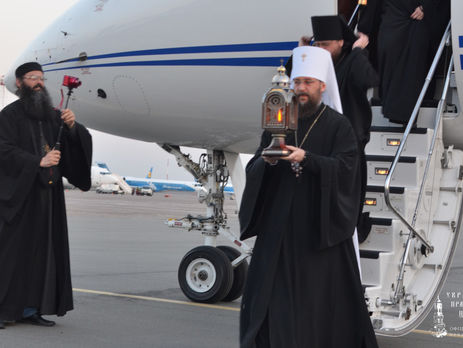 В Украину прибыл Благодатный огонь из Иерусалима