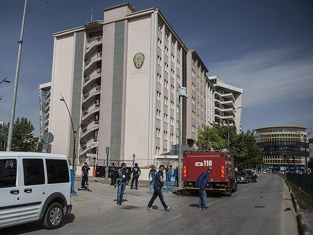 В Турции у полицейского управления взорвался автомобиль, есть жертвы