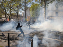 В Париже произошли столкновения между полицией и участниками первомайской демонстрации. Фоторепортаж