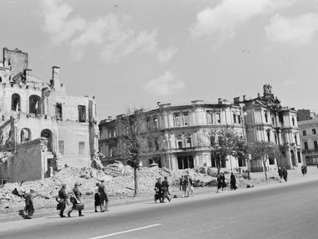 Киевлянка Хорошунова в дневнике 1942 года: Было предложено демонстрировать 