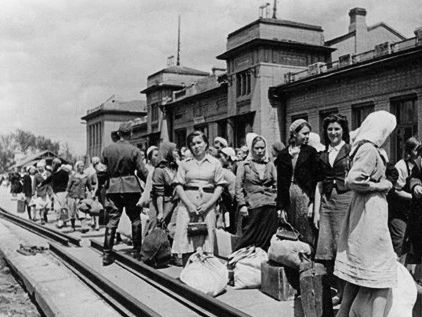 Киевлянка Хорошунова в дневнике 1942 года: Сведения от отправленных в Германию поступают, лишь если они восторженно описывают 