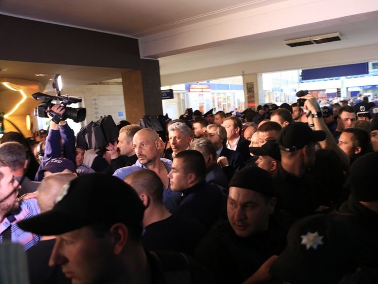 Бойко и Новинский не смогли выйти из аэропорта Одессы и улетели в Киев