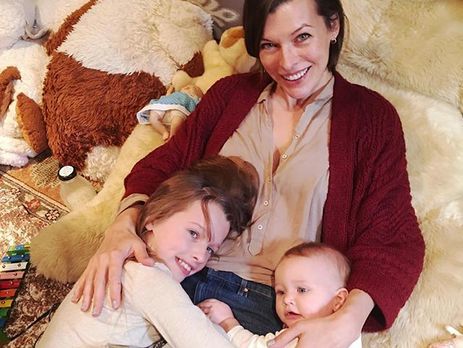 Дочь Йовович и Пола Андерсона представила дизайнерскую одежду собственного бренда