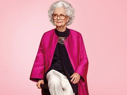 На страницах Vogue впервые в качестве модели появилась 100-летняя женщина. Видео