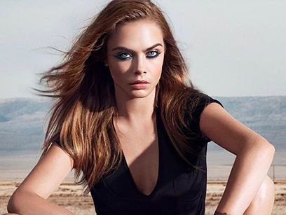 Делевинь представила летнюю коллекцию косметики бренда Yves Saint Laurent