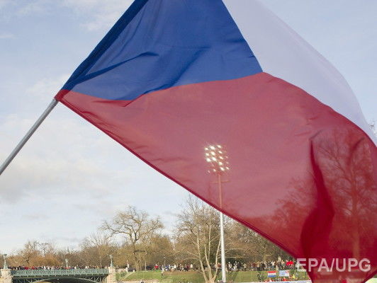 Чехия ускорит выдачу гражданам Украины рабочих виз