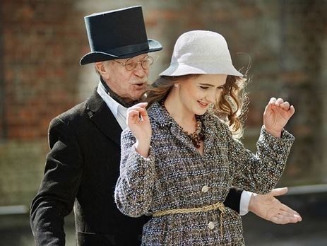 Молодая жена Краско призналась, что если бы ее муж был дедом, играющим на лавочке в домино, она бы не обратила на него внимания