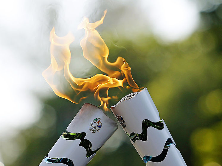 Олимпийский огонь прибыл в столицу Бразилии. Видео