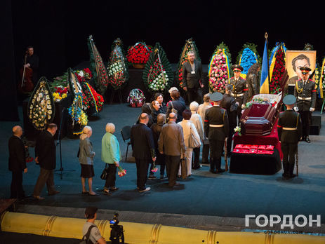 В Киеве провели в последний путь Дмитрия Гнатюка. Фоторепортаж