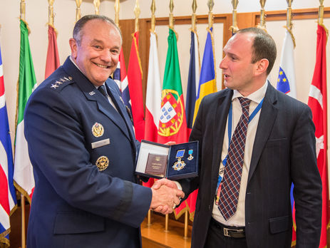 Порошенко наградил Бридлава орденом Ярослава Мудрого