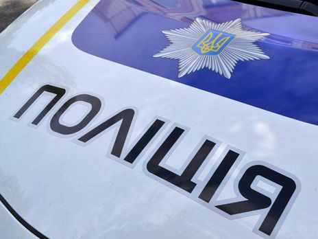 ﻿Чоловіка, який збирався стрибнути з даху будівлі на Хрещатику, урятували – МВС