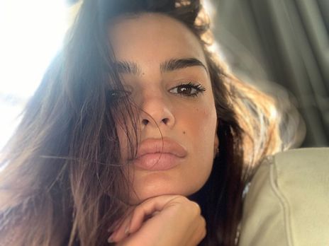 Ратаковски засветила голое тело в открытом купальнике