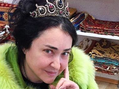 Лолите в Болгарии подарили корону