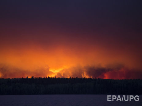 Лесные пожары в Канаде продолжают распространяться. Видео