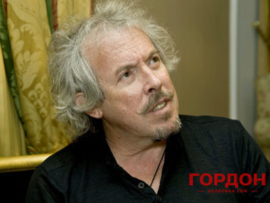 Макаревич: Все продавщицы в военных пилотках. Вид, прямо сказать, глуповатый, причем они это чувствуют