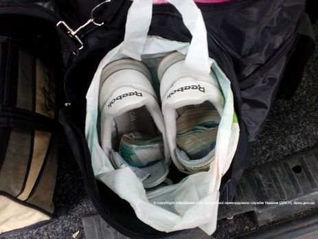 Госпогранслужба задержала украинца, который вез на оккупированную территорию 3 млн рублей