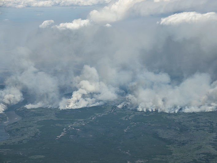 Лесной пожар, бушующий в Канаде, может стать крупнейшим в истории страны
