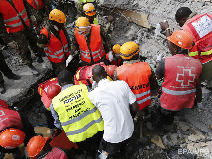 Число жертв обрушения жилого многоэтажного  дома в Кении достигло 49