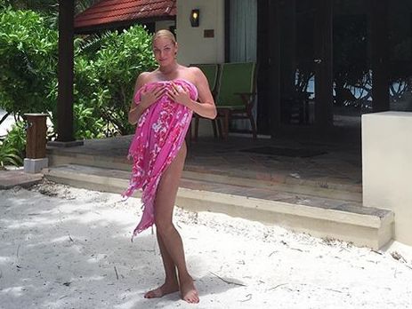 Волочкова показала ягодицы в стрингах