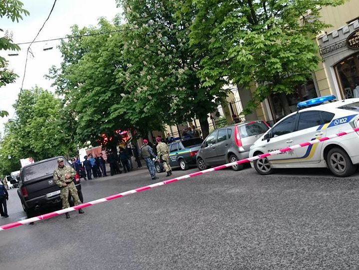 Обнародована запись потасовки в Харькове, в которой был ранен патрульный. Видео