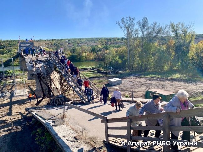 Украинская сторона завершает подготовительные работы по восстановлению моста в Станице Луганской – СЦКК