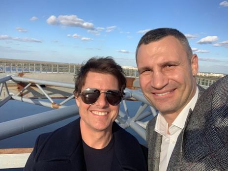 Кличко устроил Тому Крузу экскурсию по Киеву на вертолете. Фоторепортаж