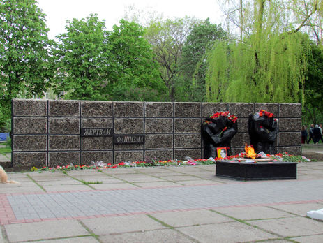 В Мариуполе 9 мая пожилых людей с георгиевскими лентами забросали яйцами