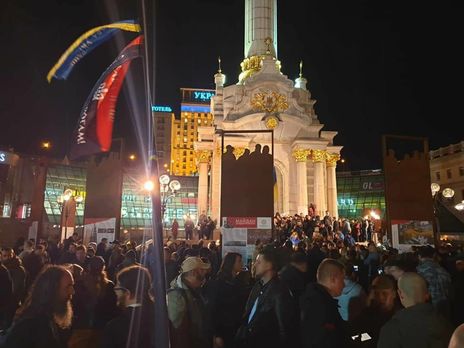 ﻿На Майдані Незалежності триває акція протесту проти підписання 