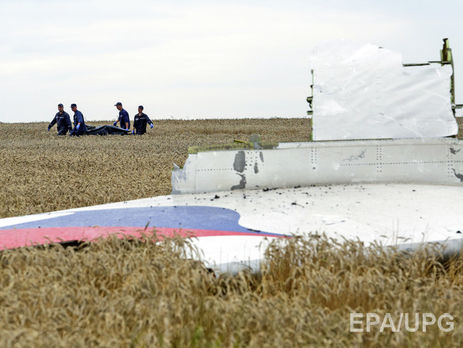 2014 год. Сотрудники западных СМИ попали на место крушения самолета Malaysia Airlines, получив разрешение боевиков "ДНР"