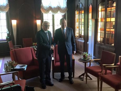 На переговорах в Берлине Штайнмайер пошутил о российской прессе