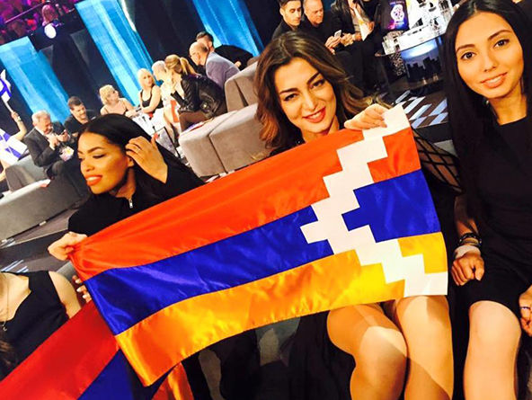 На "Евровидении" участница из Армении показала запрещенный флаг Нагорного Карабаха