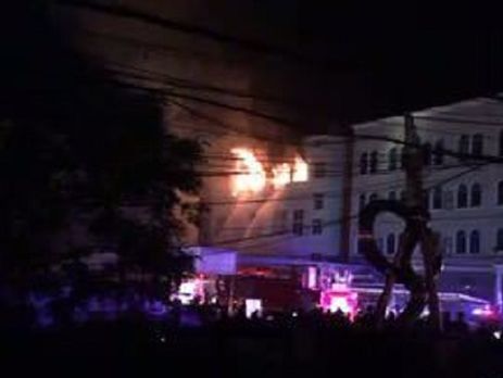 В Китае истребитель врезался в здание