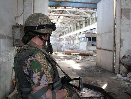 Украинские военные показали самую горячую точку в зоне АТО – промышленную зону под Авдеевкой. Фоторепортаж