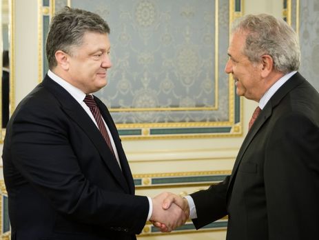 Порошенко на встрече с еврокомиссаром: Мы должны объединить усилия для ускорения введения безвизового режима