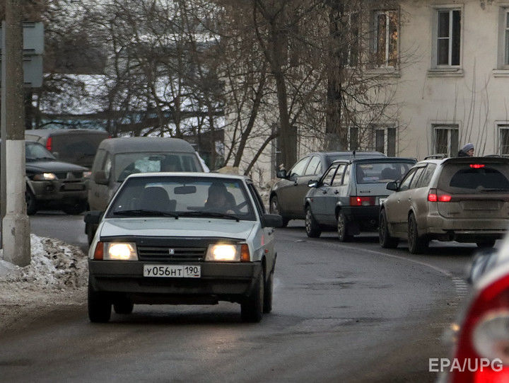 Продажи автомобилей в России упали в апреле до десятилетнего минимума
