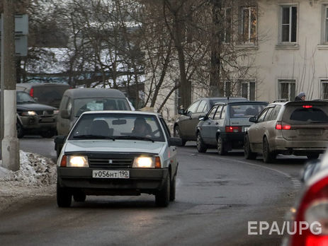 Продажи автомобилей в России упали в апреле до десятилетнего минимума