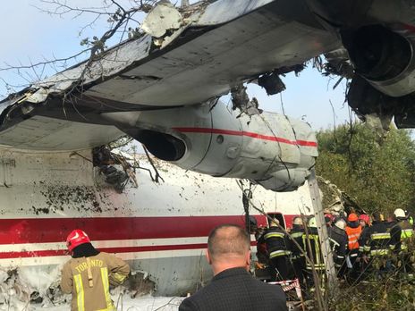 Подо Львовом погибли пять человек в результате аварийной посадки самолета Ан-12. Фоторепортаж