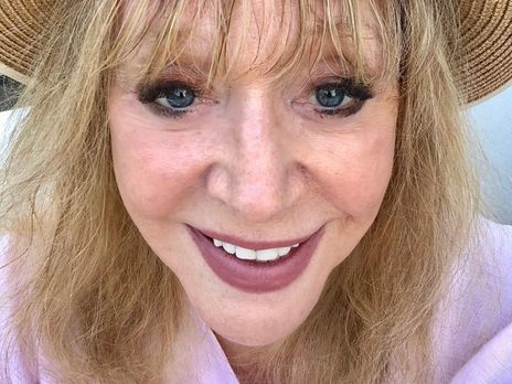 70-летняя Пугачева засветила ноги в мини-платье