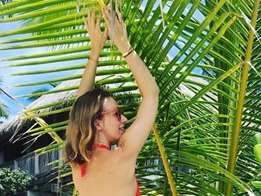 Собчак показала фигуру в купальнике