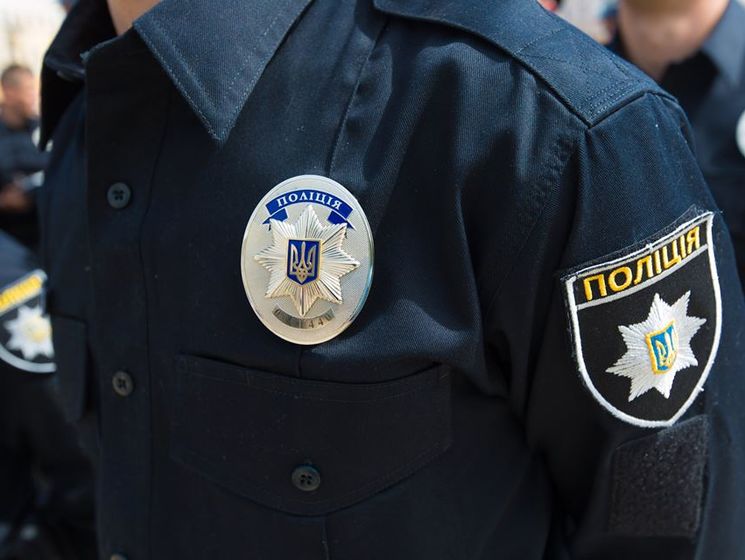 Полиция: Во время конфликта на стоянке в Киеве произошел взрыв, известно о двоих пострадавших