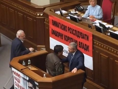 В Раде депутаты устроили потасовку из-за русского языка. Видео