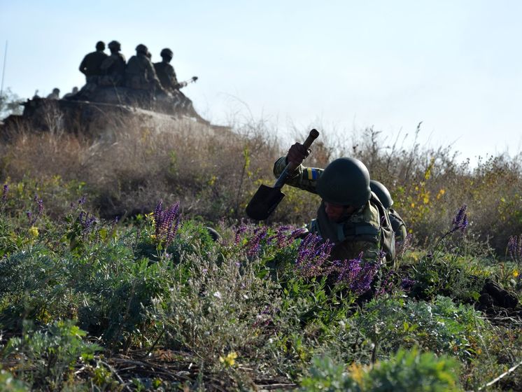 ﻿На Донбасі загинув український військовий, ще двоє дістали поранення