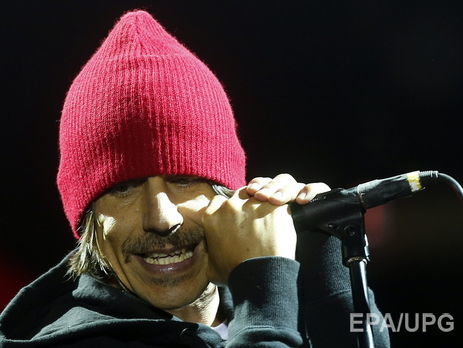 Вокалист Red Hot Chili Peppers попал в больницу с желудочным гриппом