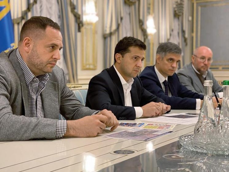 Зеленский провел совещание с силовиками, главой МИД и Генштаба, обсудили ситуацию на Донбассе