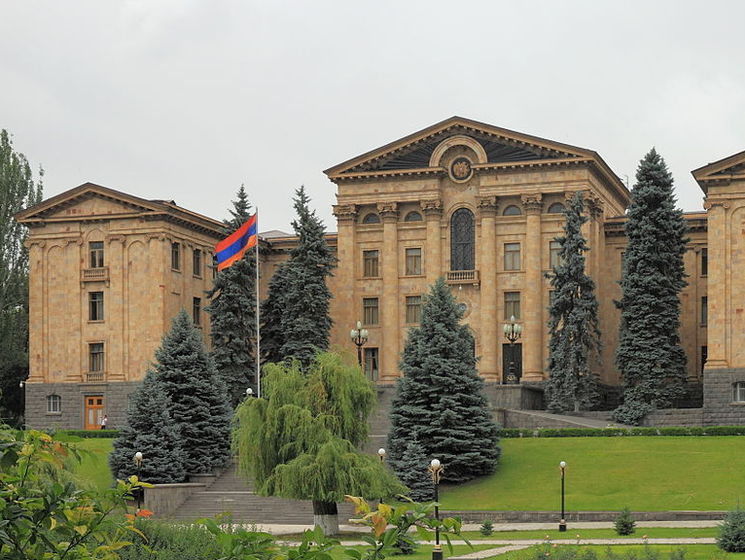 Армянский парламент отложил рассмотрение проекта закона о признании Нагорного Карабаха
