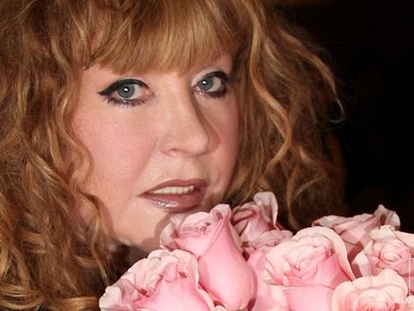 Пугачева в коротком платье снялась в промо шоу 