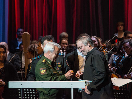 Минобороны РФ наградило дирижера Гергиева медалью 